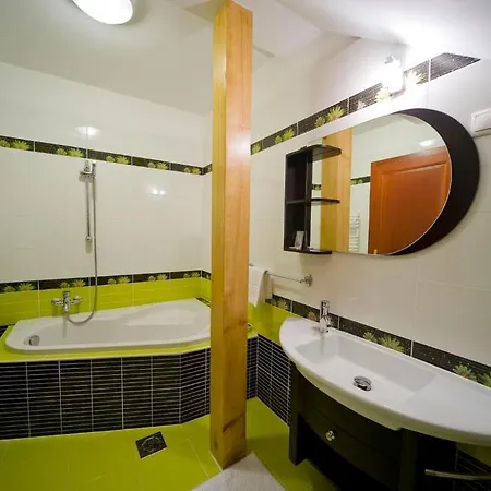 Kek Oeboel Panzio Bed & Breakfast