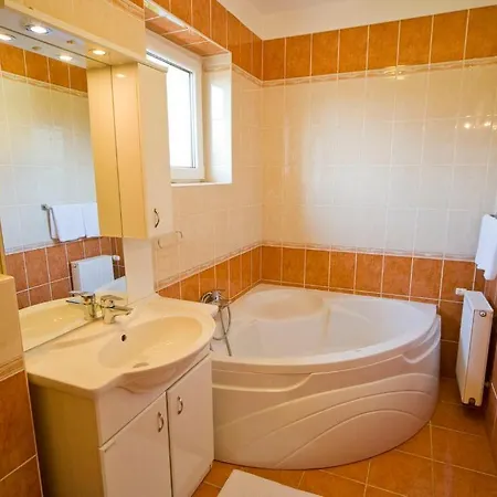 Bed & Breakfast Kek Oeboel Panzio *