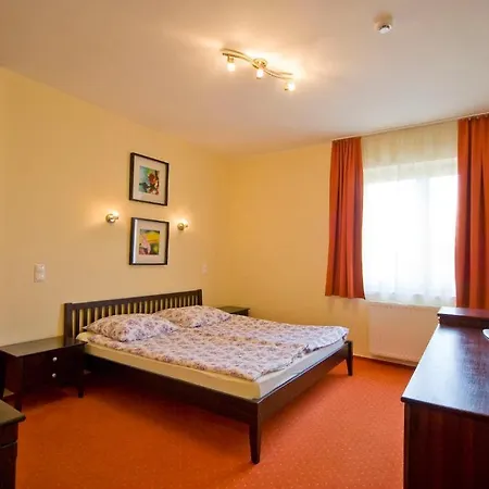 Kek Oeboel Panzio Bed & Breakfast *