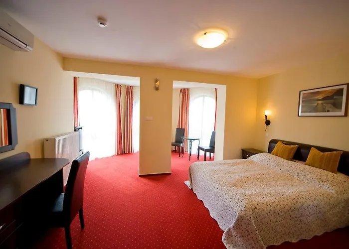 Kek Oeboel Panzio Panzió Balatonfůzfő