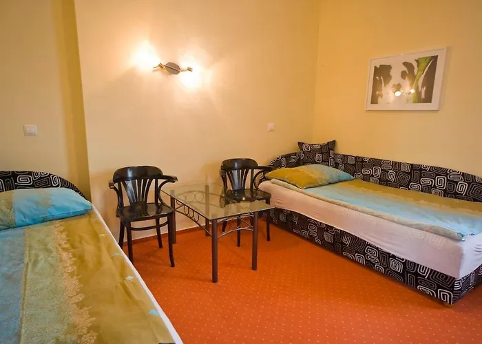 Kek Oeboel Panzio Panzió *