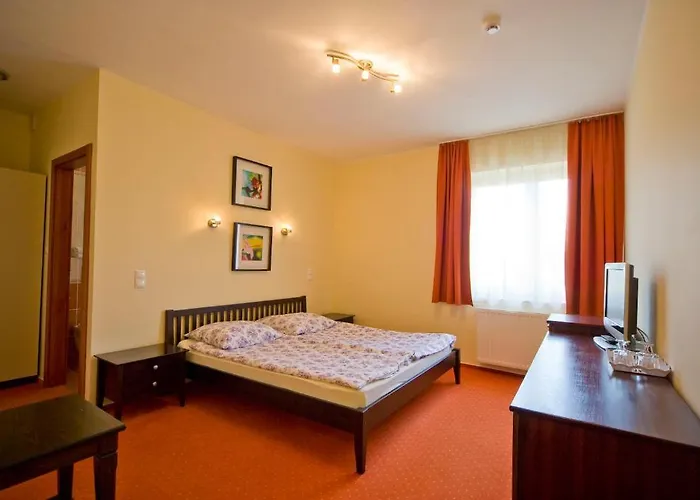 Kek Oeboel Panzio Panzió *