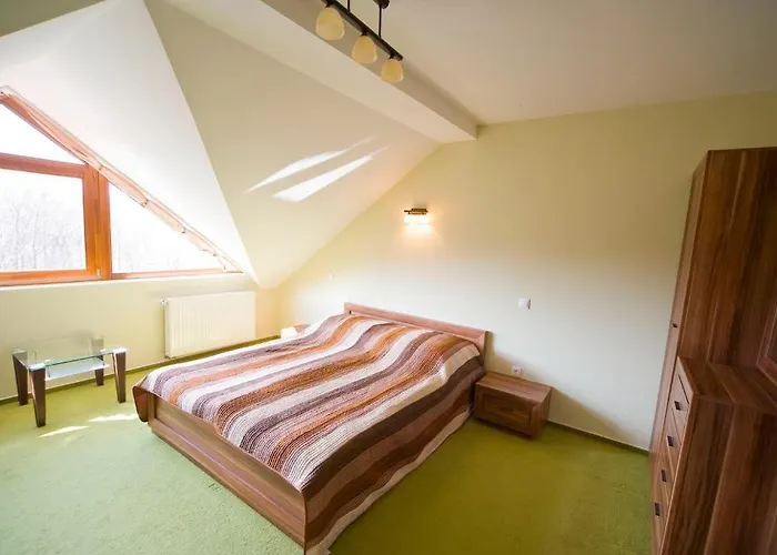 住宿加早餐酒店 Kek Oeboel Panzio Balatonfůzfő