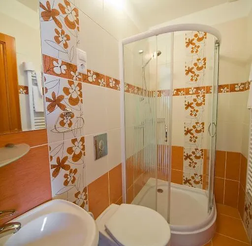 Kek Oeboel Panzio Panzió