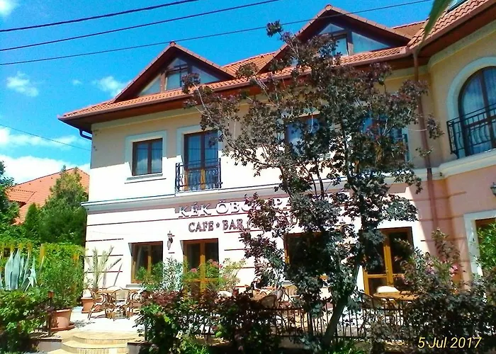 Kek Oeboel Panzio 住宿加早餐酒店 *