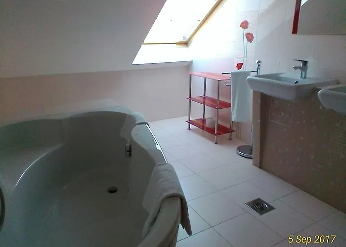 Kek Oeboel Panzio * Balatonfůzfő